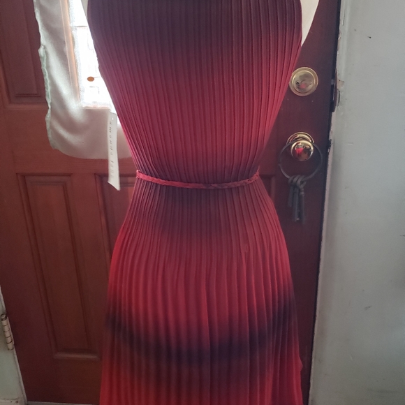 AMANDA LANE DRESS - Picture 2 of 16